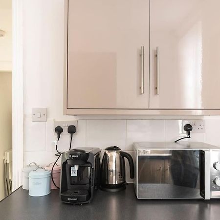 3-Bedroom Home In Liverpool L15 With Free Parking Exterior photo