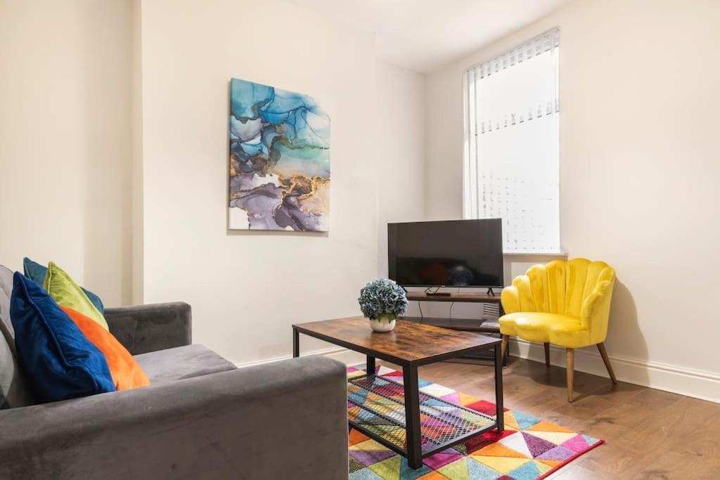 3-Bedroom Home In Liverpool L15 With Free Parking Exterior photo