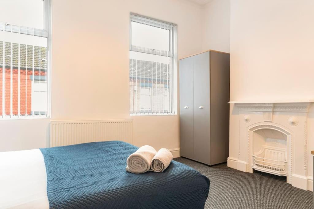 3-Bedroom Home In Liverpool L15 With Free Parking Exterior photo